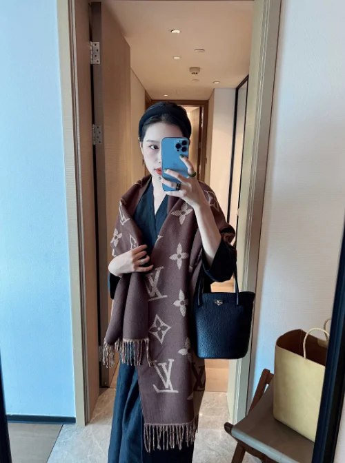  Louis Vuitton Monogram Flower Scarves [21 styles] -5