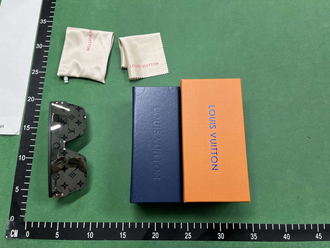  Louis Vuitton Monogram Shield Sunglasses [39 styles] -2