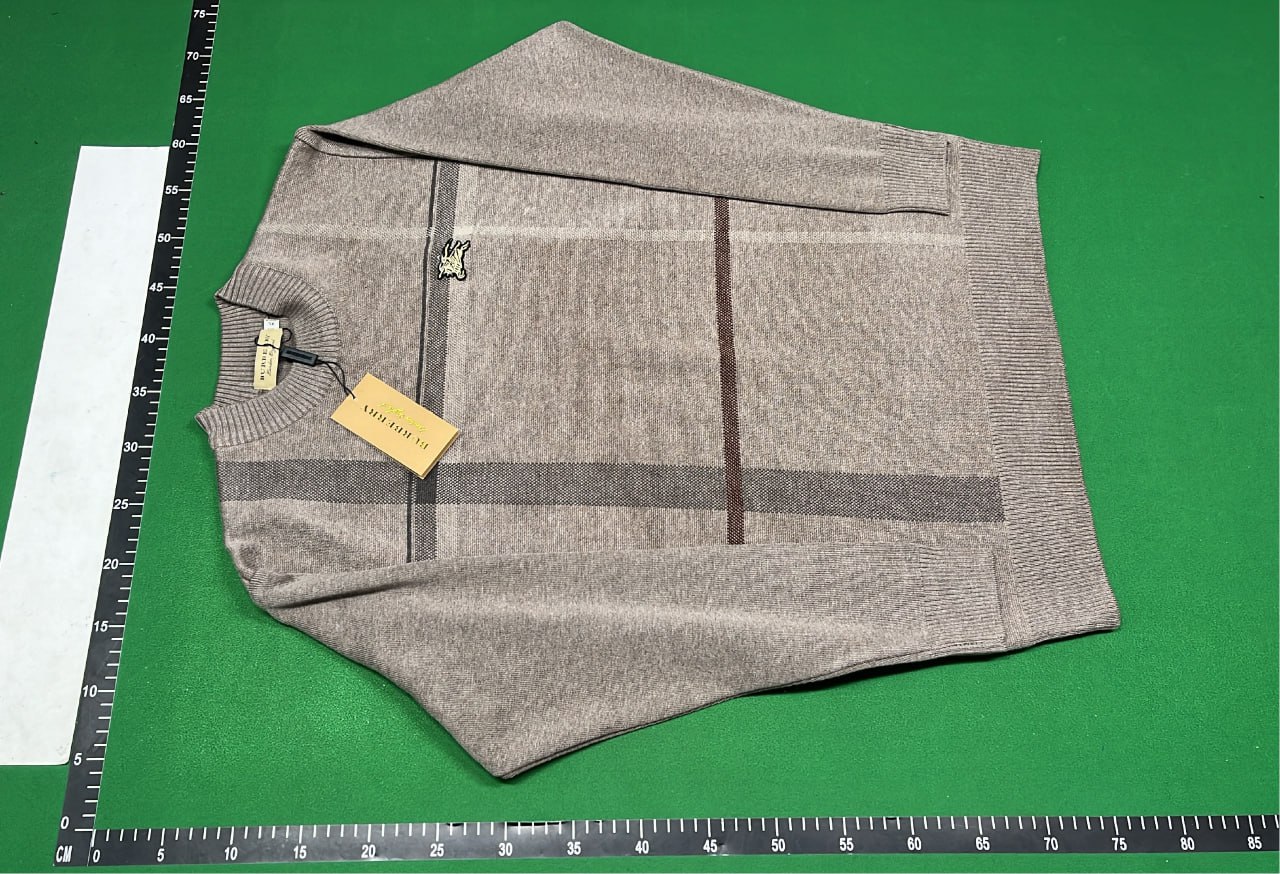 Men's Classic Plaid Knit Sweater with Embroidered Logo [2 styles] -4