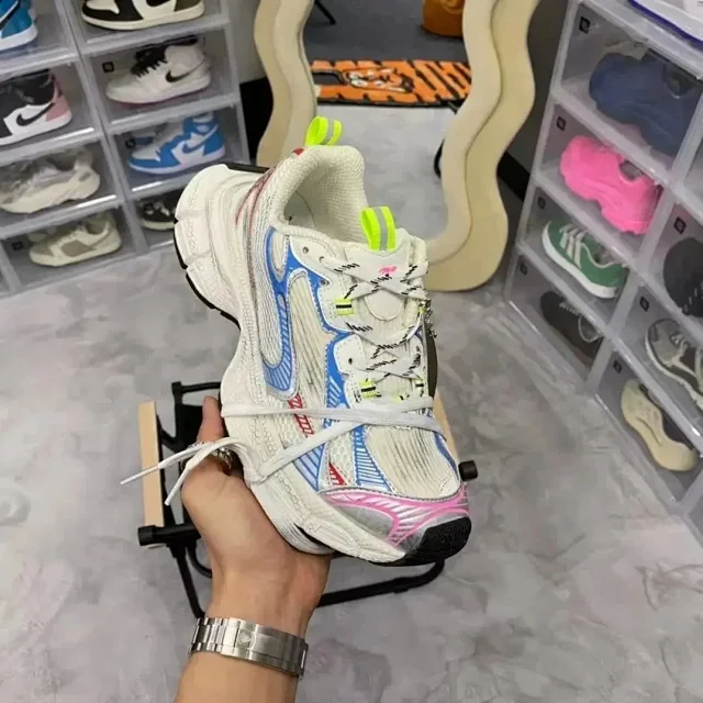   Balenciaga trrcktrriner (12 styles)