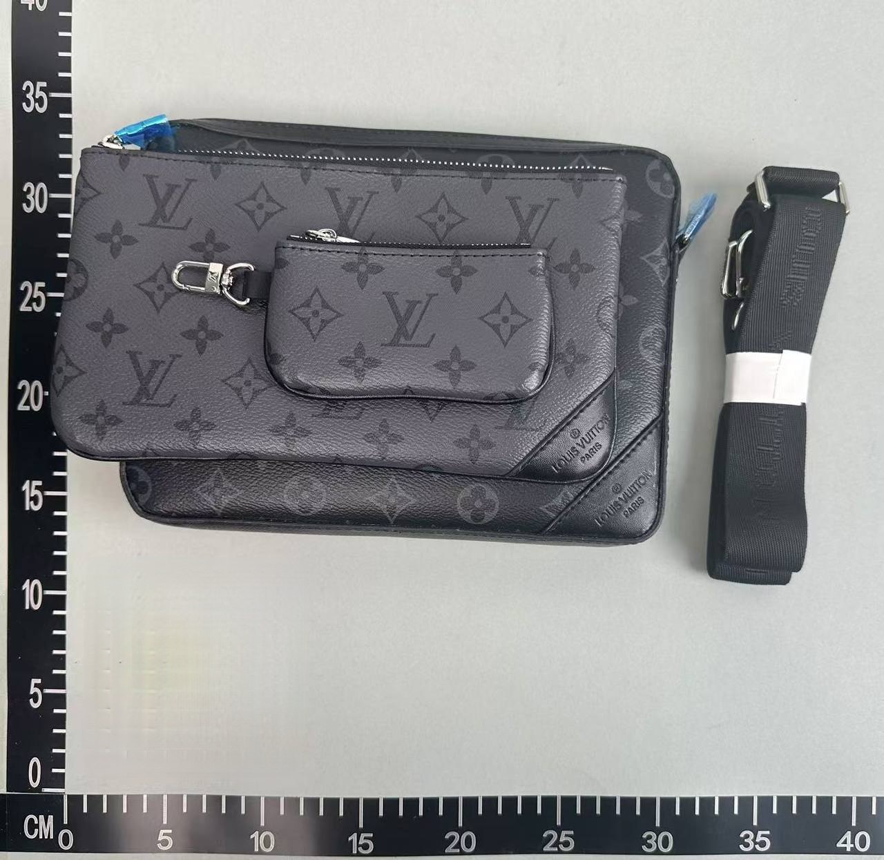   Louis Vuitton Purse -2