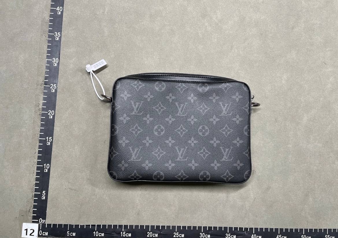 LOUIS VUITTON TRIO MESSENGER  -3