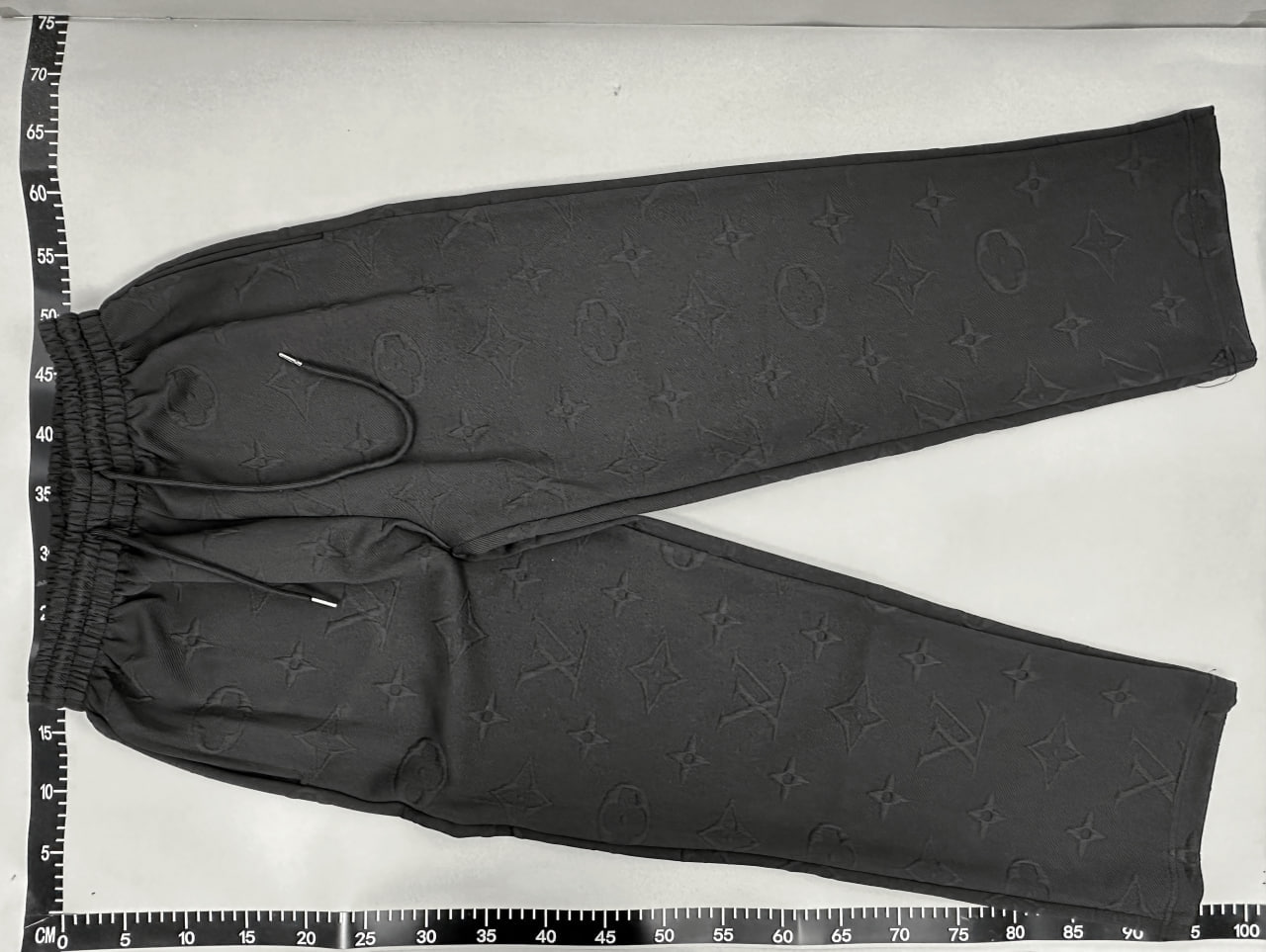  Pantalones LV -4